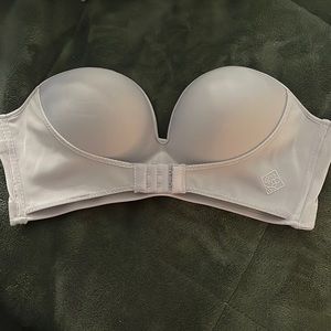 Strapless lifting bra
